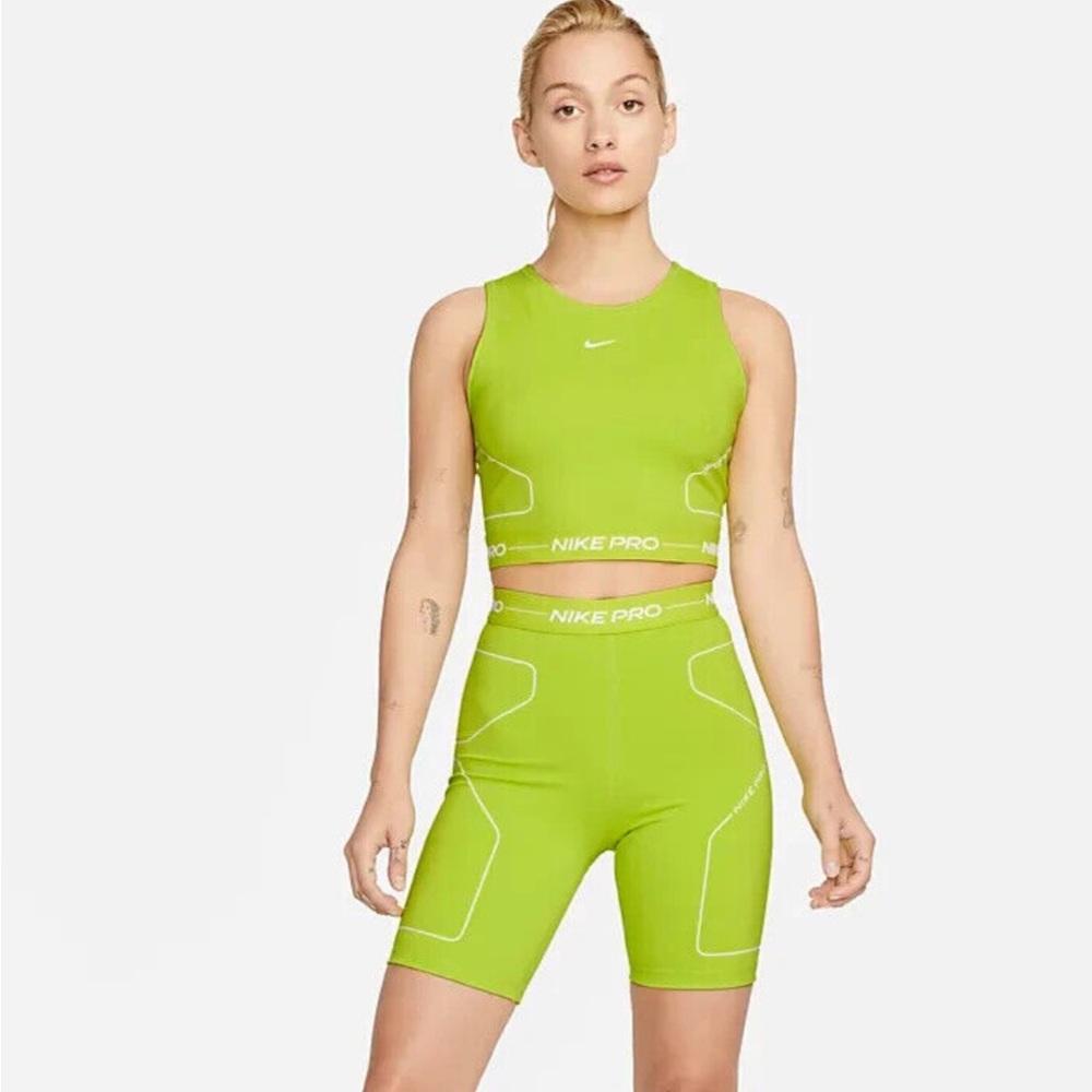 Nike Pro Womens Atomic Green Booty Shorts Size S- Training Workout Gym Fitness